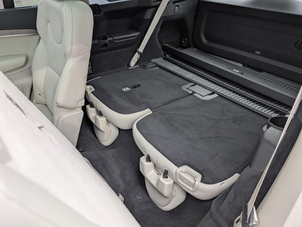 2024 Volvo XC90 Recharge T8 AWD PHEV Hybrid ULTIMATE w/Bowers & Wilkins, Center Walk Seating, Pilot Assist, 4 Heated Seats & Portland OR