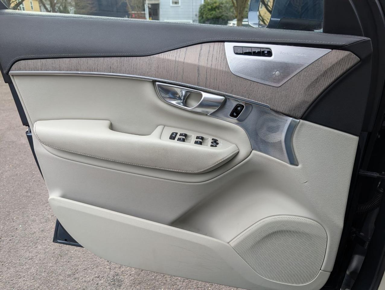 2024 Volvo XC90 Recharge T8 AWD PHEV Hybrid ULTIMATE w/Bowers & Wilkins, Center Walk Seating, Pilot Assist, 4 Heated Seats & Portland OR