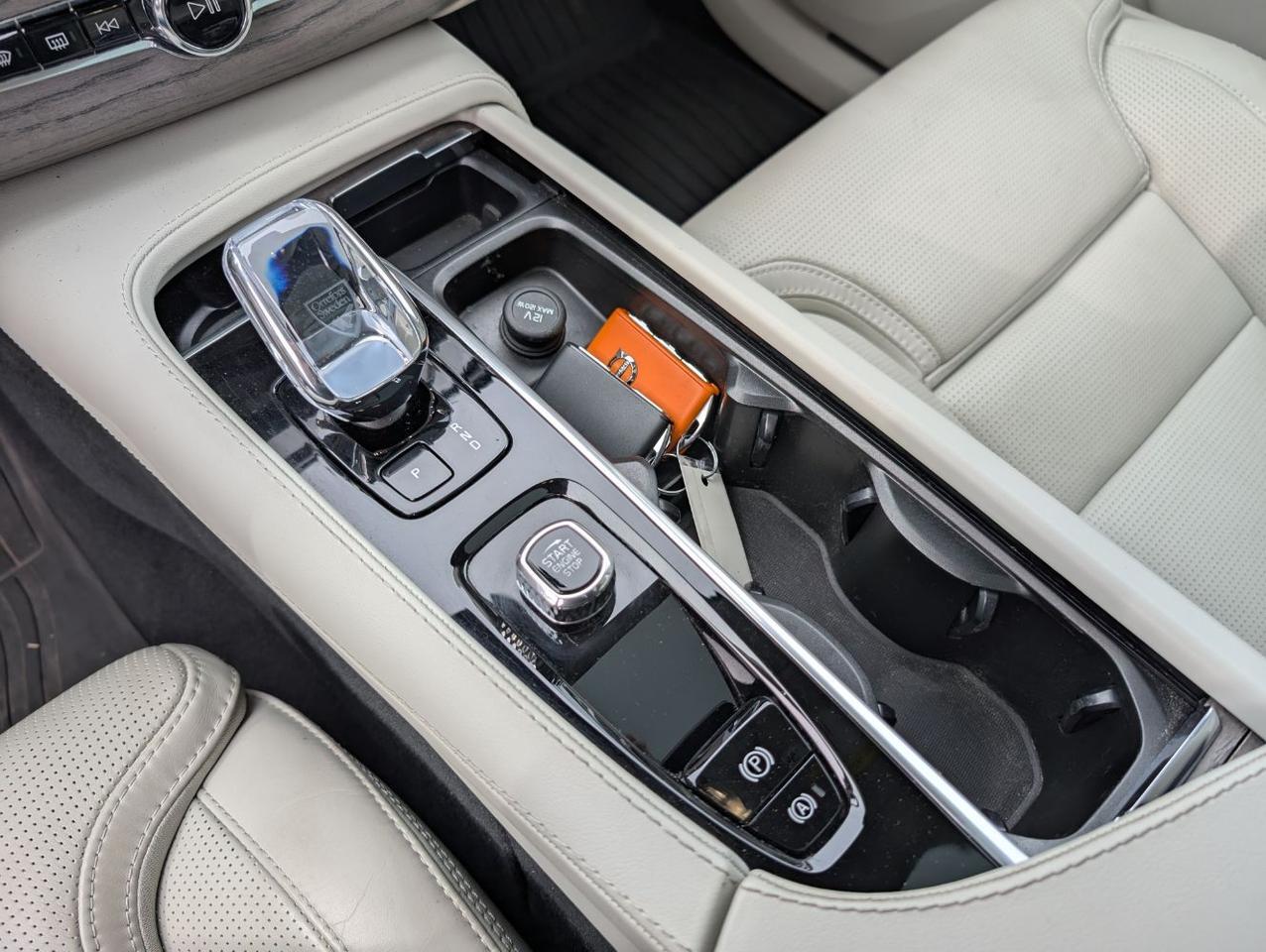 2024 Volvo XC90 Recharge T8 AWD PHEV Hybrid ULTIMATE w/Bowers & Wilkins, Center Walk Seating, Pilot Assist, 4 Heated Seats & Portland OR