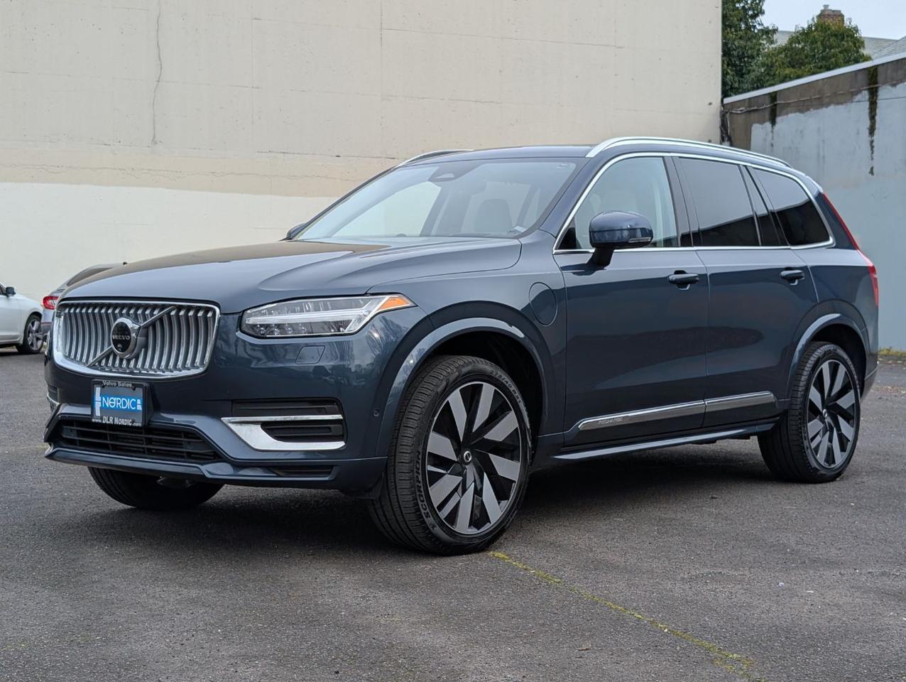 2024 Volvo XC90 Recharge T8 AWD PHEV Hybrid ULTIMATE w/Bowers & Wilkins, Center Walk Seating, Pilot Assist, 4 Heated Seats & Portland OR