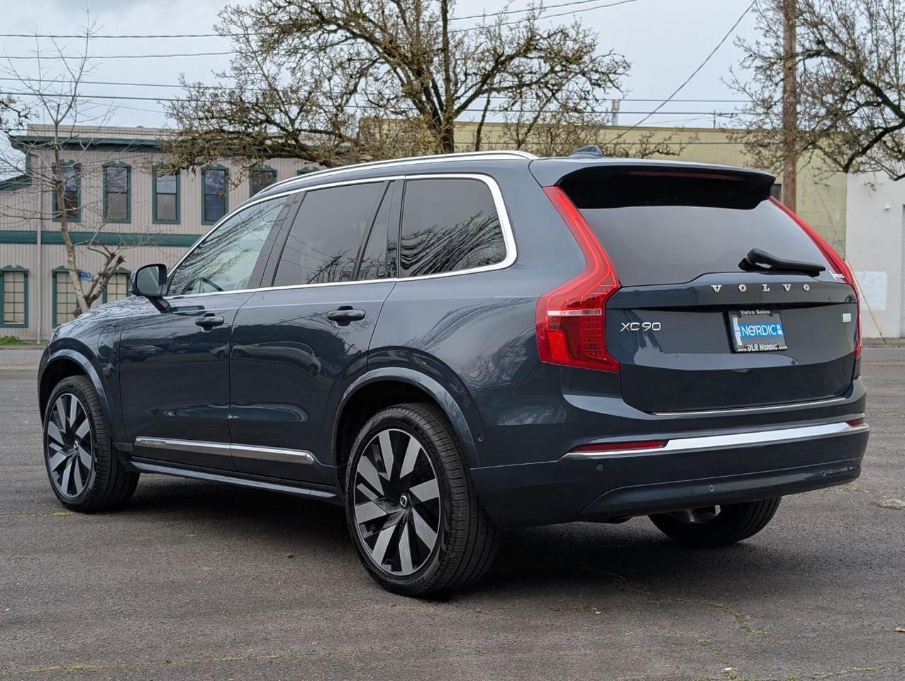 2024 Volvo XC90 Recharge T8 AWD PHEV Hybrid ULTIMATE w/Bowers & Wilkins, Center Walk Seating, Pilot Assist, 4 Heated Seats & Portland OR