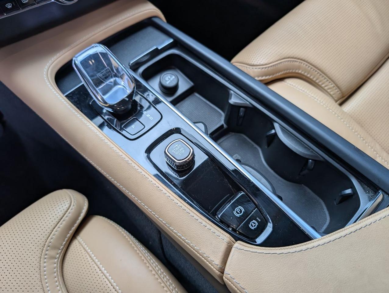 2024 Volvo XC90 Recharge T8 Ext Range ULTIMATE LUX w/Bowers & Wilkins, Pilot Assist, Air Susp, Massage Seats & Cooled Seats Portland OR