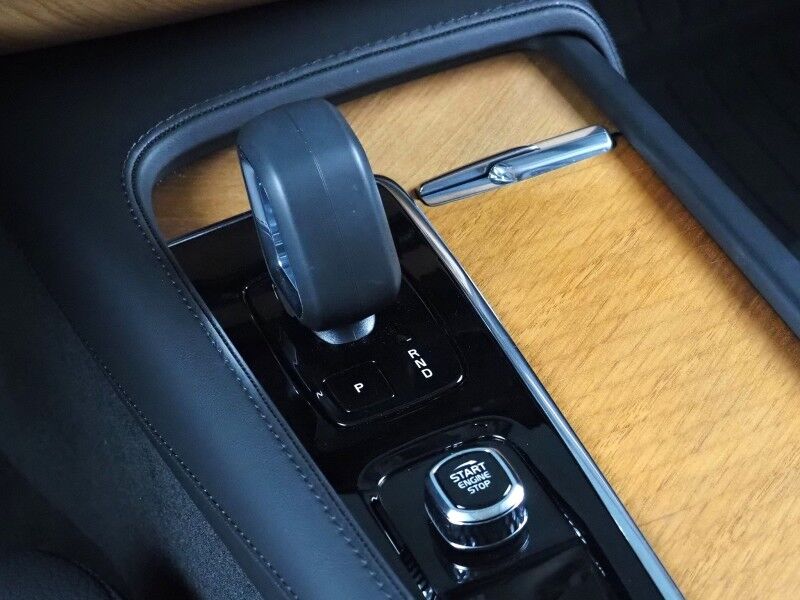 2024 Volvo XC90 Recharge T8 eAWD Plug-In Hybrid Plus *NAVIGATION, ADAPTIVE CRUISE, SAFETY ALERTS, 360 VIEW CAMERAS, PANORAMA MOONROOF, LEATHER, HEATED SEATS/STEERING, REMOTE START, 21 INCH WHEELS, HARMAN/KARDON, APPLE CARPLAY Round Rock TX