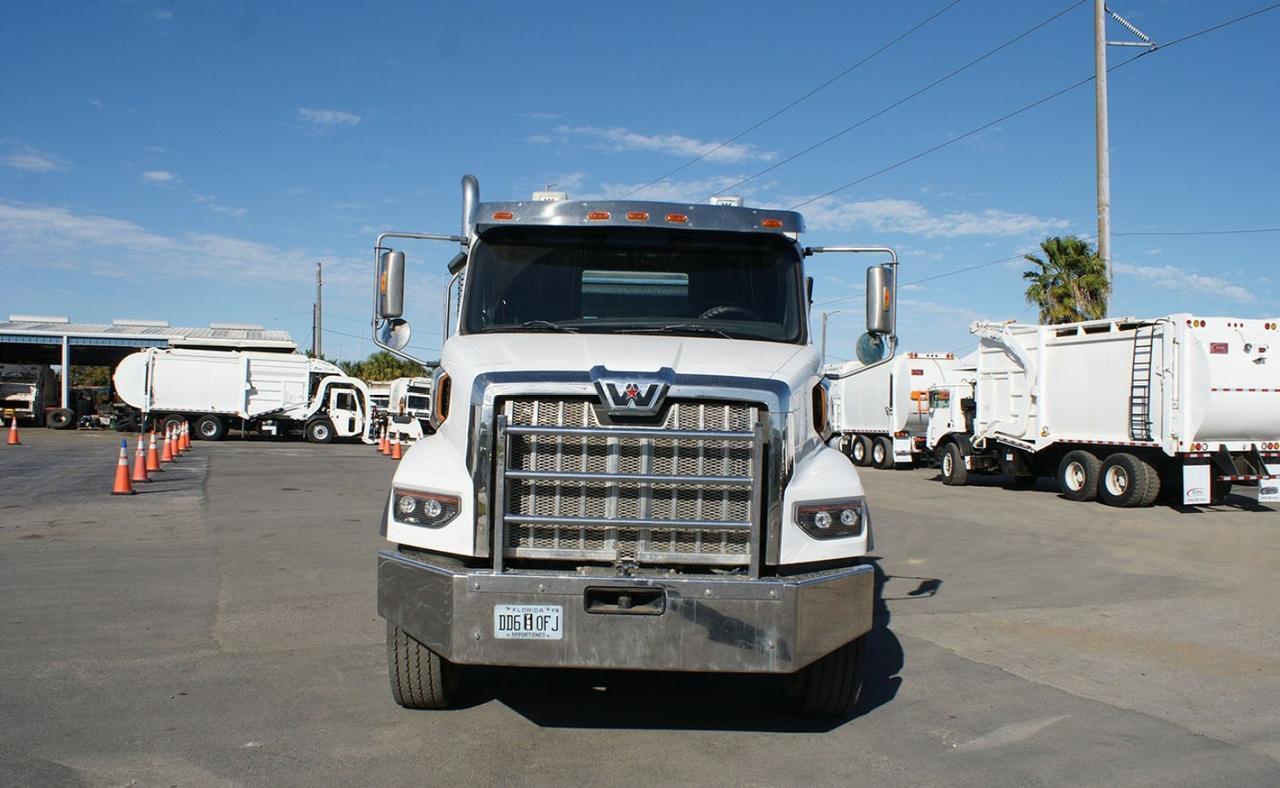 2024 Western Star 47X 60000 lbs Pac Mac Roll Off Truck