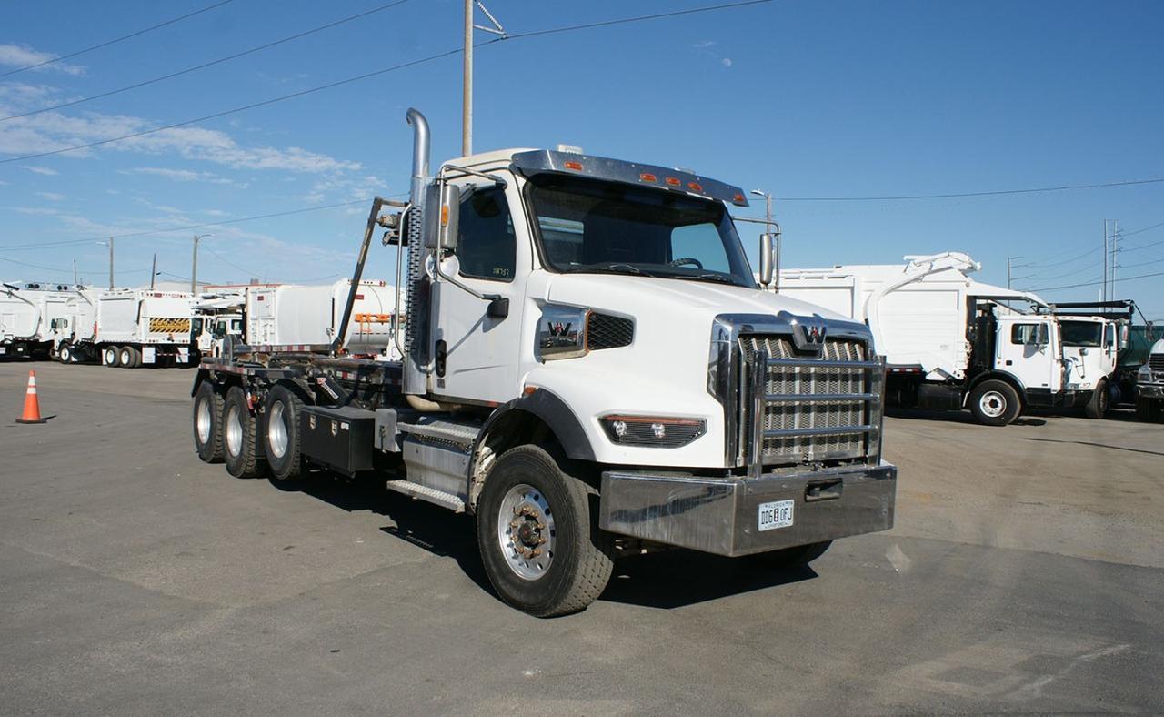 2024 Western Star 47X 60000 lbs Pac Mac Roll Off Truck