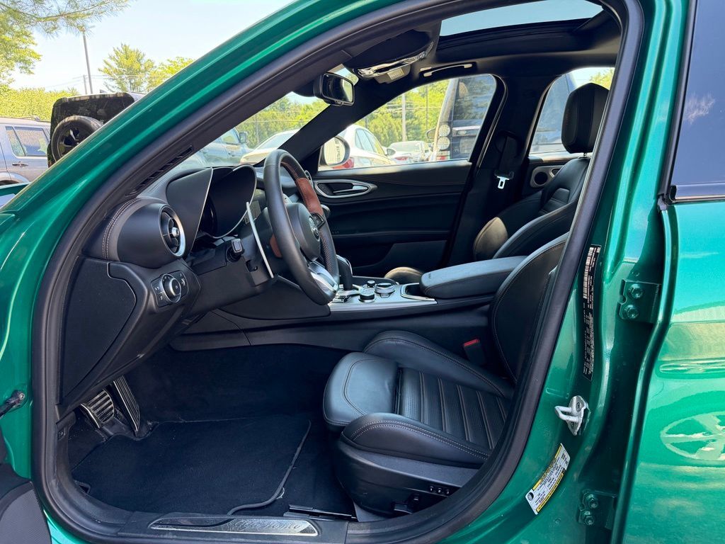 2025 Alfa Romeo Giulia Intensa Orange MA