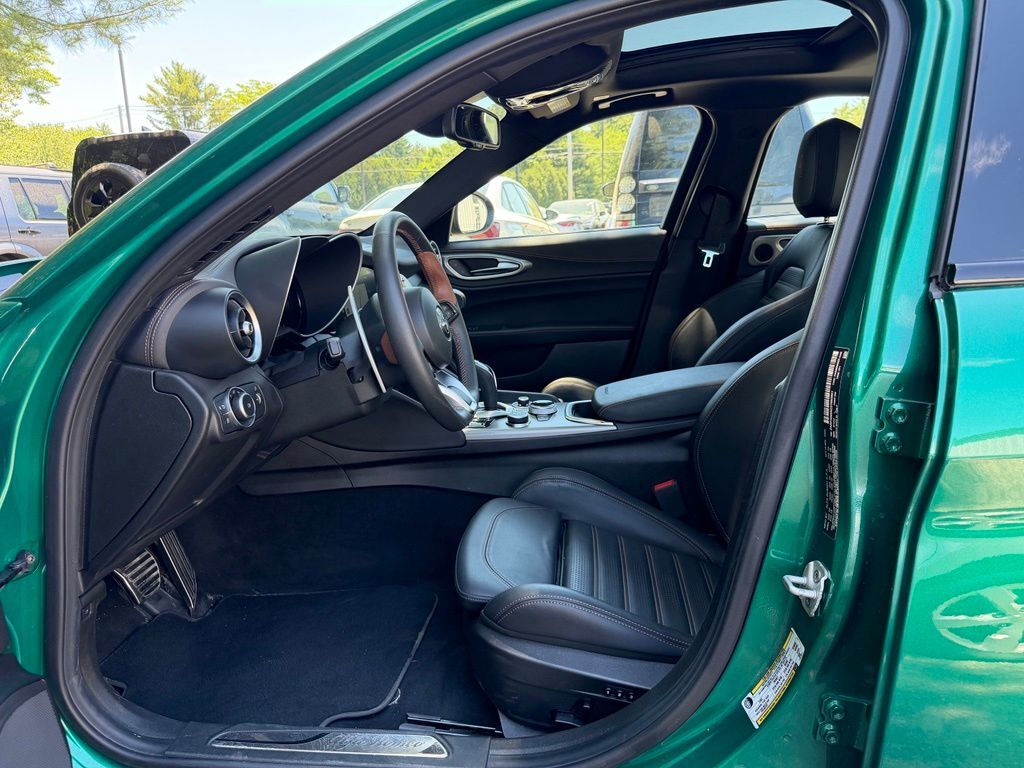 2025 Alfa Romeo Giulia Intensa Orange MA