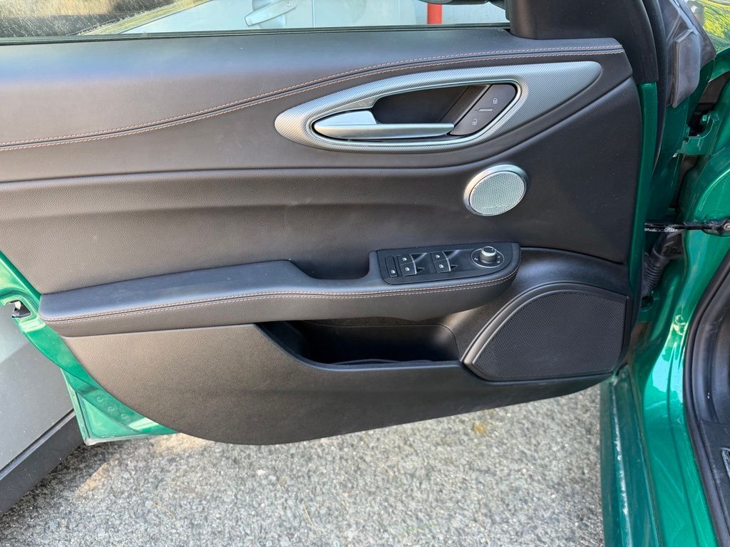 2025 Alfa Romeo Giulia Intensa Orange MA