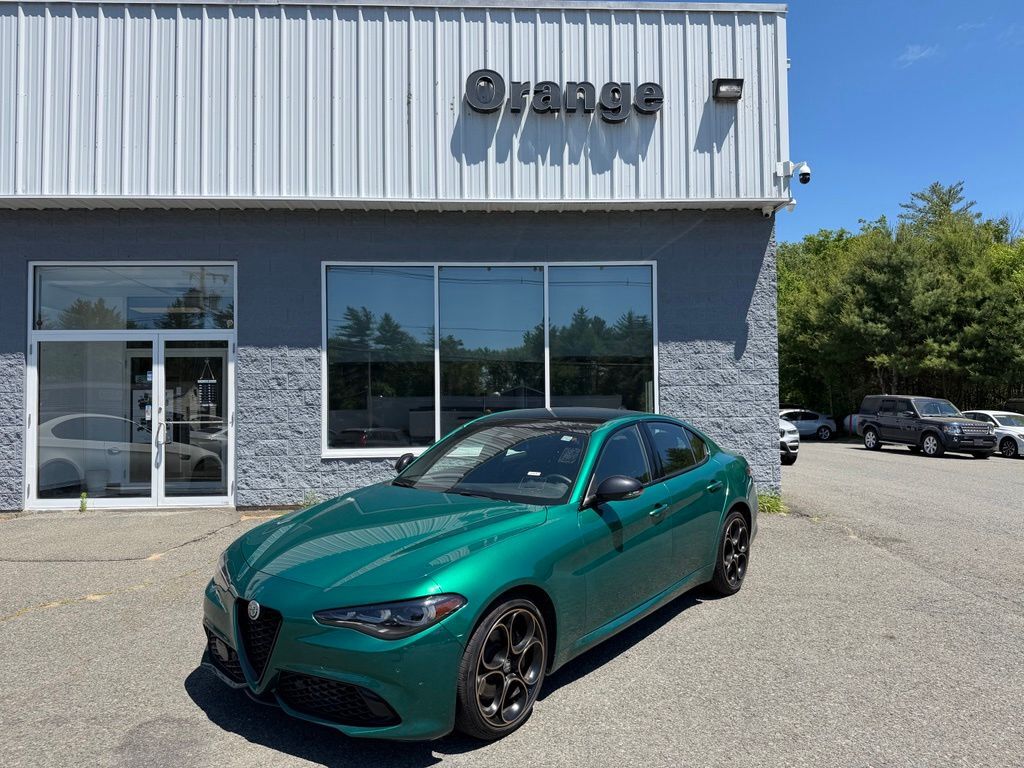 2025 Alfa Romeo Giulia Intensa