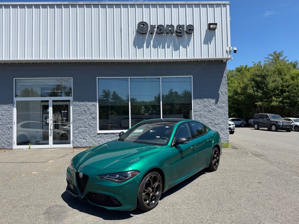 2025 Alfa Romeo Giulia Intensa