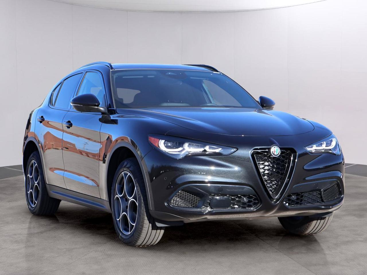 2025 Alfa Romeo Stelvio Base