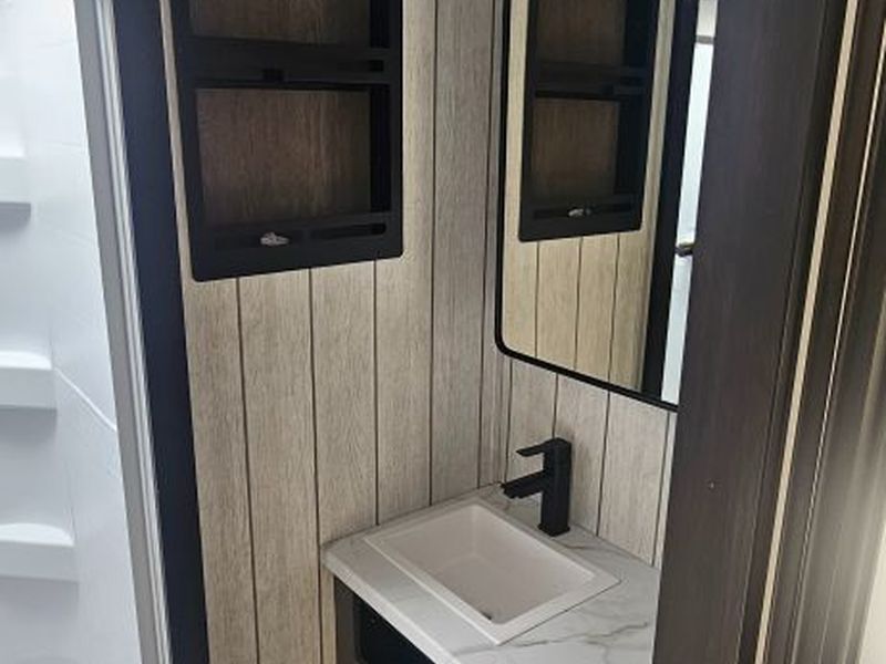 2025 Arctic Wolf Cherokee M-331BH Huntington UT