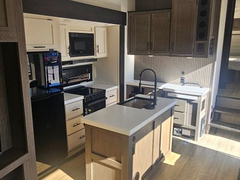 2025 Arctic Wolf Cherokee M-331BH Huntington UT