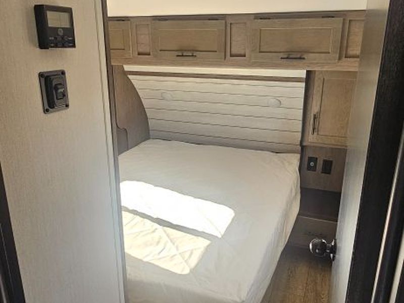 2025 Arctic Wolf Cherokee M-331BH Price UT