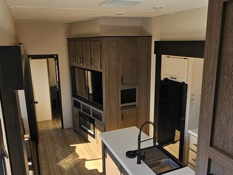 2025 Arctic Wolf Cherokee M-331BH Price UT