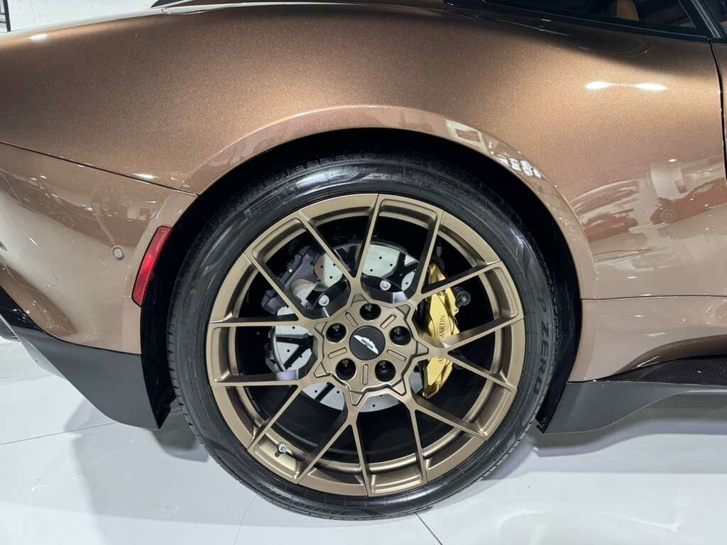 2025 Aston Martin Vanquish Apple CarPlay Ultra, Magneto Bronze paint,Bowers & Wilkins audio,360 cam,carbon galore & MUCH MORE!! Fort Lauderdale FL