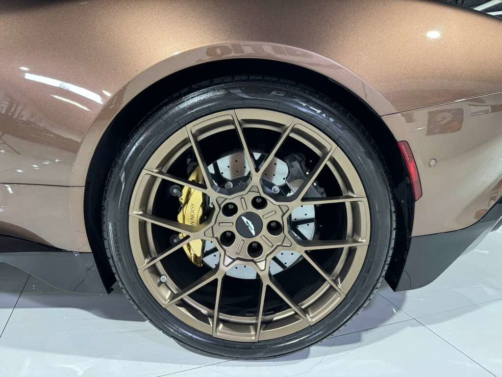 2025 Aston Martin Vanquish Apple CarPlay Ultra, Magneto Bronze paint,Bowers & Wilkins audio,360 cam,carbon galore & MUCH MORE!! Fort Lauderdale FL