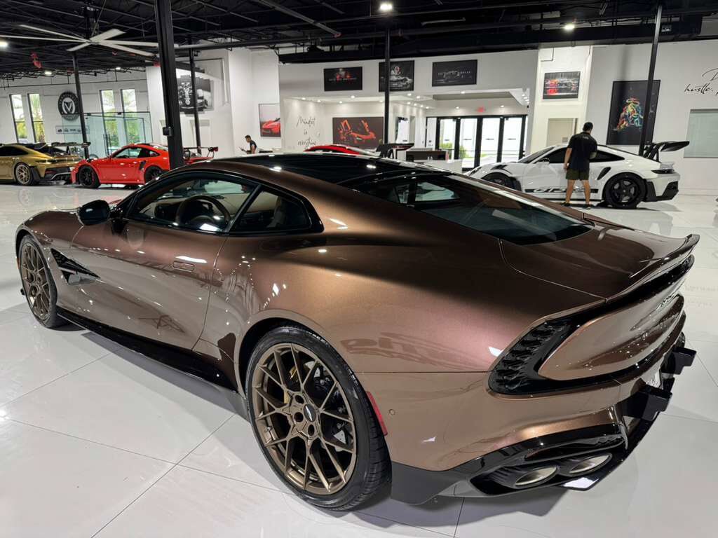 2025 Aston Martin Vanquish Apple CarPlay Ultra, Magneto Bronze paint,Bowers & Wilkins audio,360 cam,carbon galore & MUCH MORE!! Fort Lauderdale FL