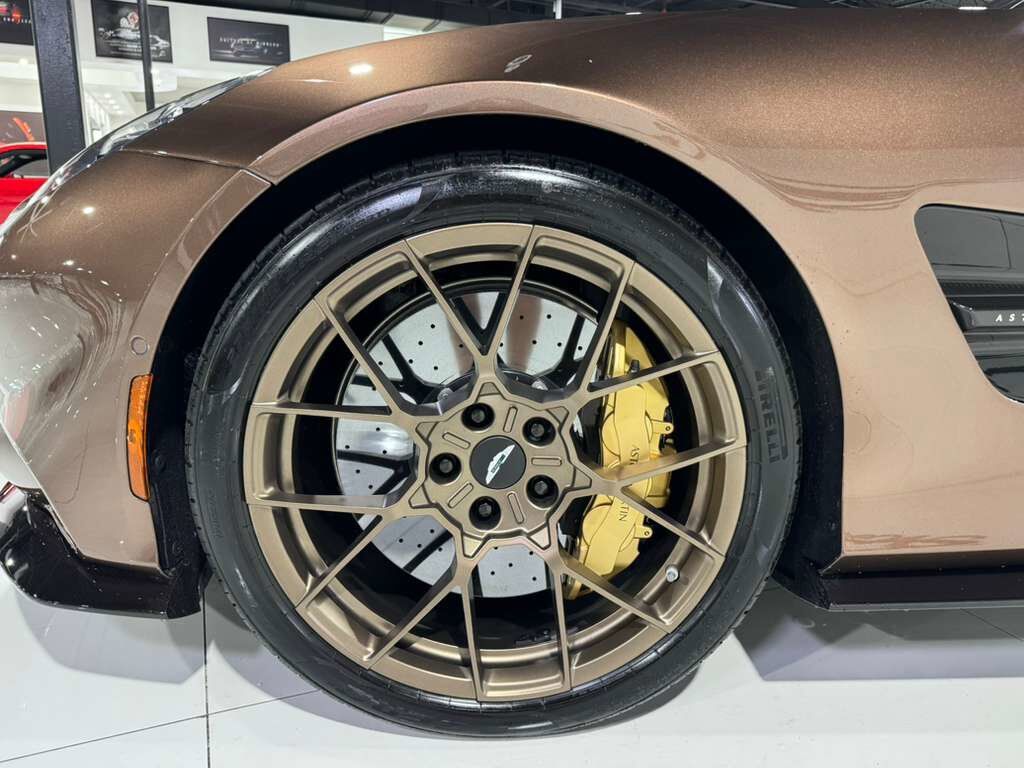 2025 Aston Martin Vanquish Apple CarPlay Ultra, Magneto Bronze paint,Bowers & Wilkins audio,360 cam,carbon galore & MUCH MORE!! Fort Lauderdale FL