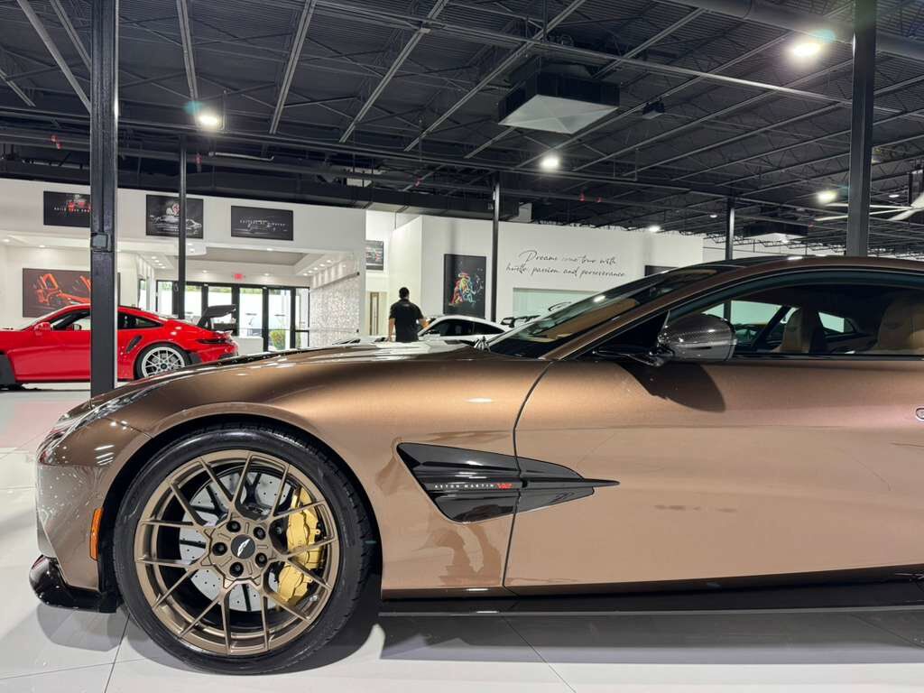 2025 Aston Martin Vanquish Apple CarPlay Ultra, Magneto Bronze paint,Bowers & Wilkins audio,360 cam,carbon galore & MUCH MORE!! Fort Lauderdale FL