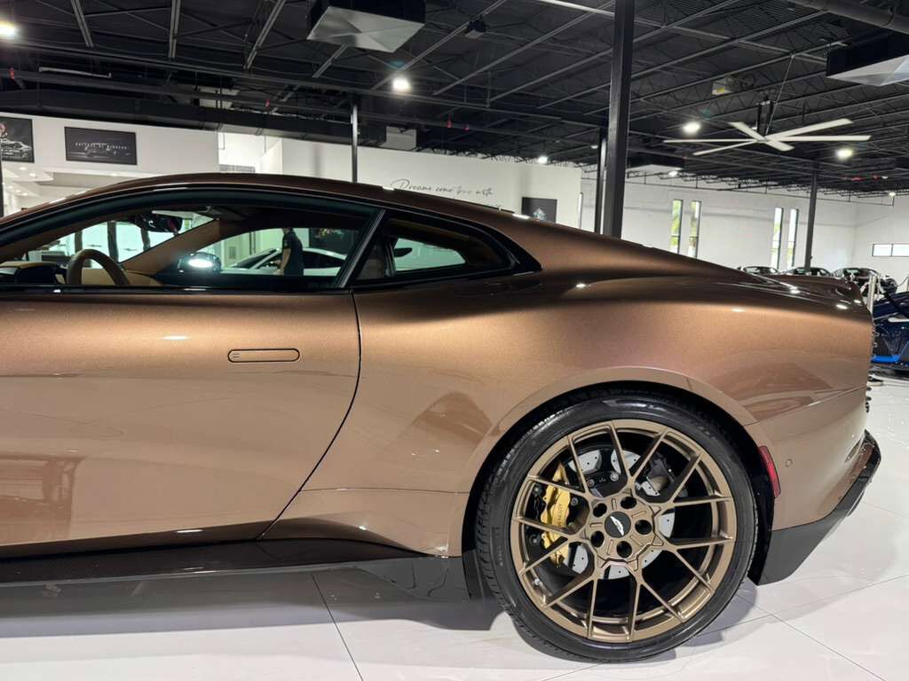 2025 Aston Martin Vanquish Apple CarPlay Ultra, Magneto Bronze paint,Bowers & Wilkins audio,360 cam,carbon galore & MUCH MORE!! Fort Lauderdale FL