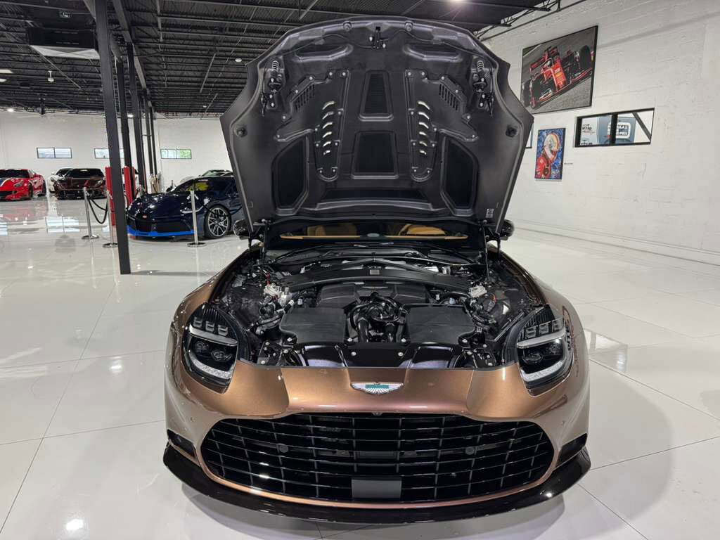 2025 Aston Martin Vanquish Apple CarPlay Ultra, Magneto Bronze paint,Bowers & Wilkins audio,360 cam,carbon galore & MUCH MORE!! Fort Lauderdale FL