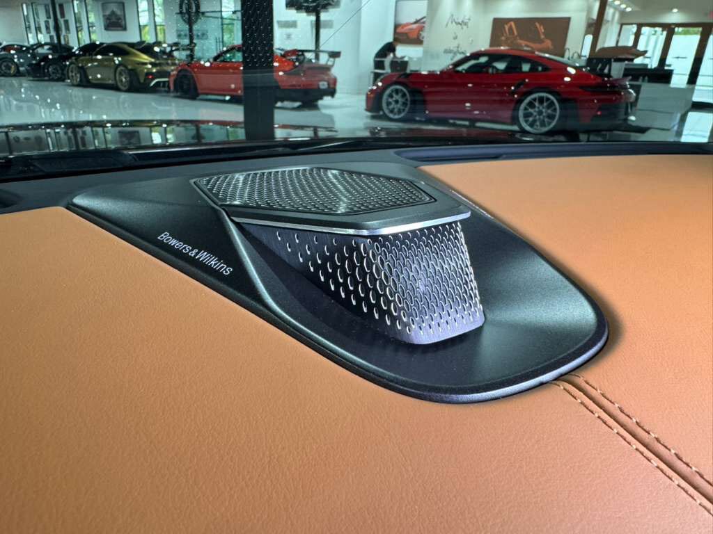 2025 Aston Martin Vanquish Apple CarPlay Ultra, Magneto Bronze paint,Bowers & Wilkins audio,360 cam,carbon galore & MUCH MORE!! Fort Lauderdale FL