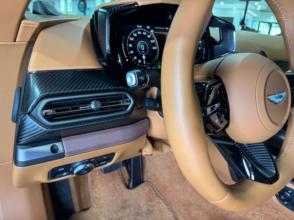 2025 Aston Martin Vanquish Apple CarPlay Ultra, Magneto Bronze paint,Bowers & Wilkins audio,360 cam,carbon galore & MUCH MORE!! Fort Lauderdale FL