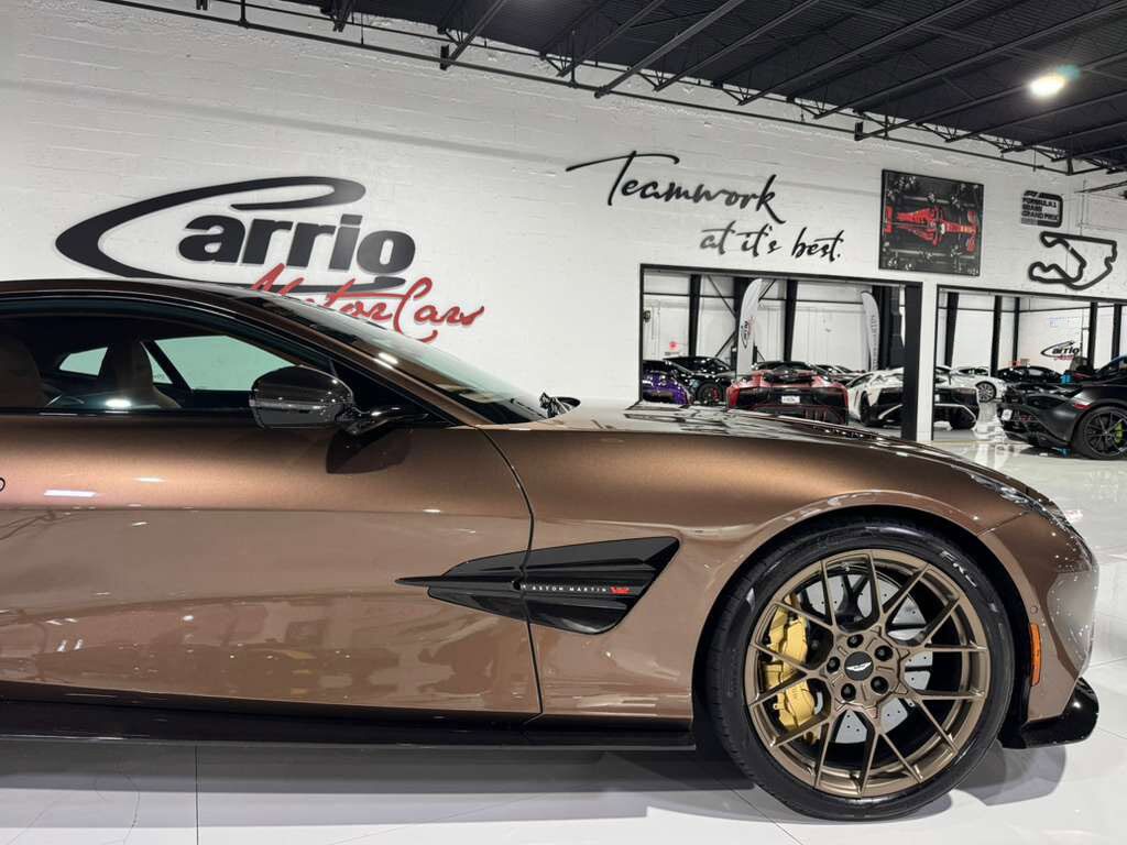 2025 Aston Martin Vanquish Apple CarPlay Ultra, Magneto Bronze paint,Bowers & Wilkins audio,360 cam,carbon galore & MUCH MORE!! Fort Lauderdale FL