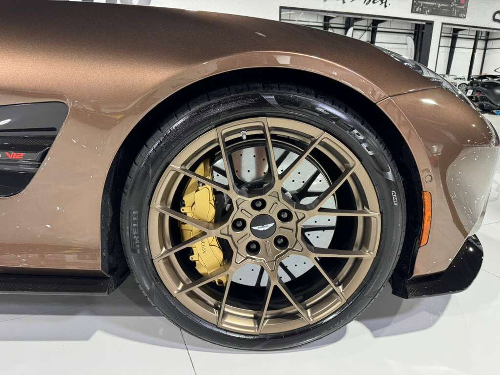 2025 Aston Martin Vanquish Apple CarPlay Ultra, Magneto Bronze paint,Bowers & Wilkins audio,360 cam,carbon galore & MUCH MORE!! Fort Lauderdale FL