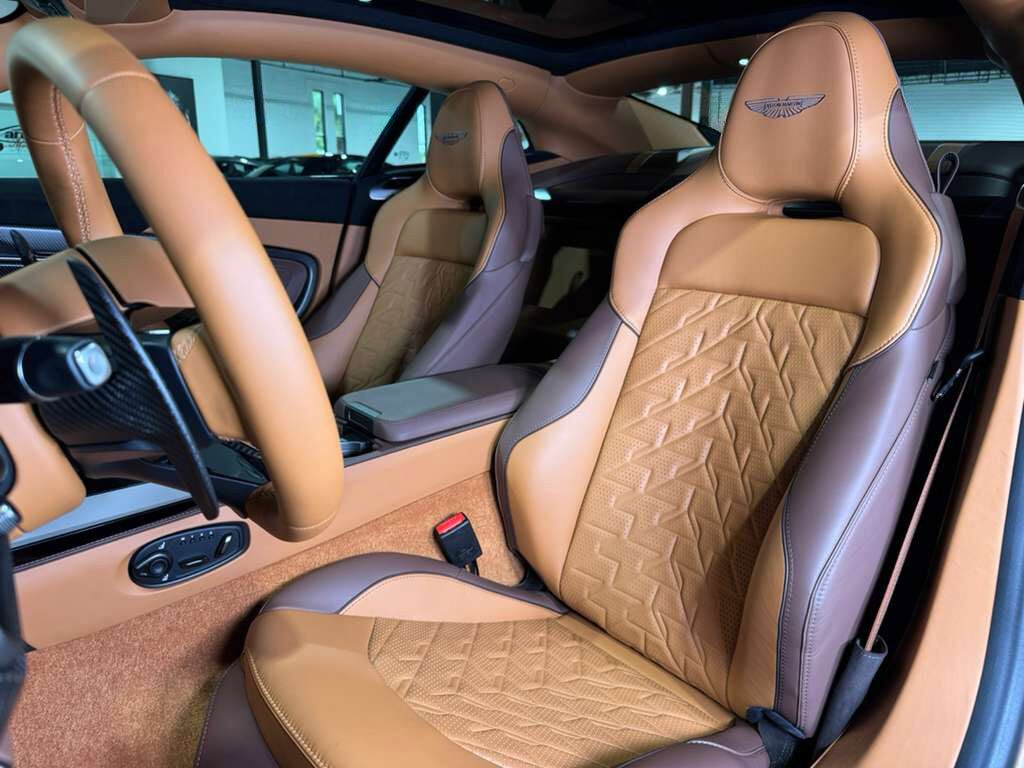 2025 Aston Martin Vanquish Apple CarPlay Ultra, Magneto Bronze paint,Bowers & Wilkins audio,360 cam,carbon galore & MUCH MORE!! Fort Lauderdale FL