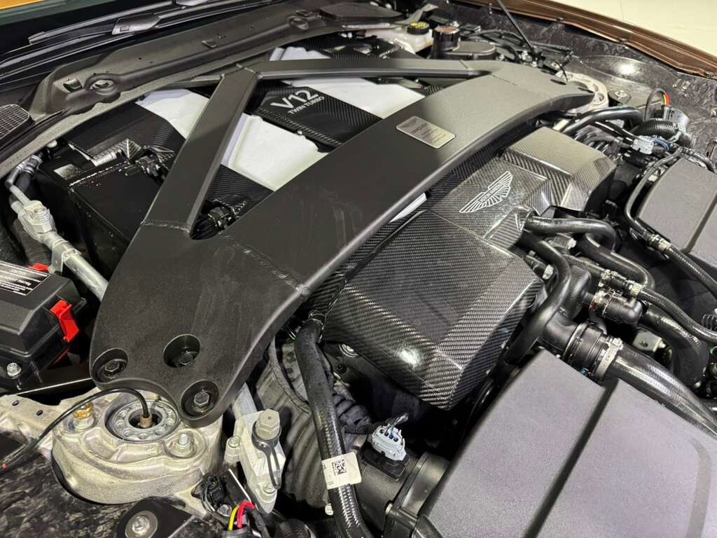 2025 Aston Martin Vanquish Apple CarPlay Ultra, Magneto Bronze paint,Bowers & Wilkins audio,360 cam,carbon galore & MUCH MORE!! Fort Lauderdale FL