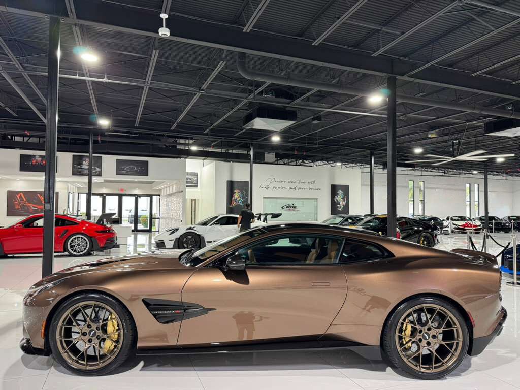 2025 Aston Martin Vanquish Apple CarPlay Ultra, Magneto Bronze paint,Bowers & Wilkins audio,360 cam,carbon galore & MUCH MORE!! Fort Lauderdale FL