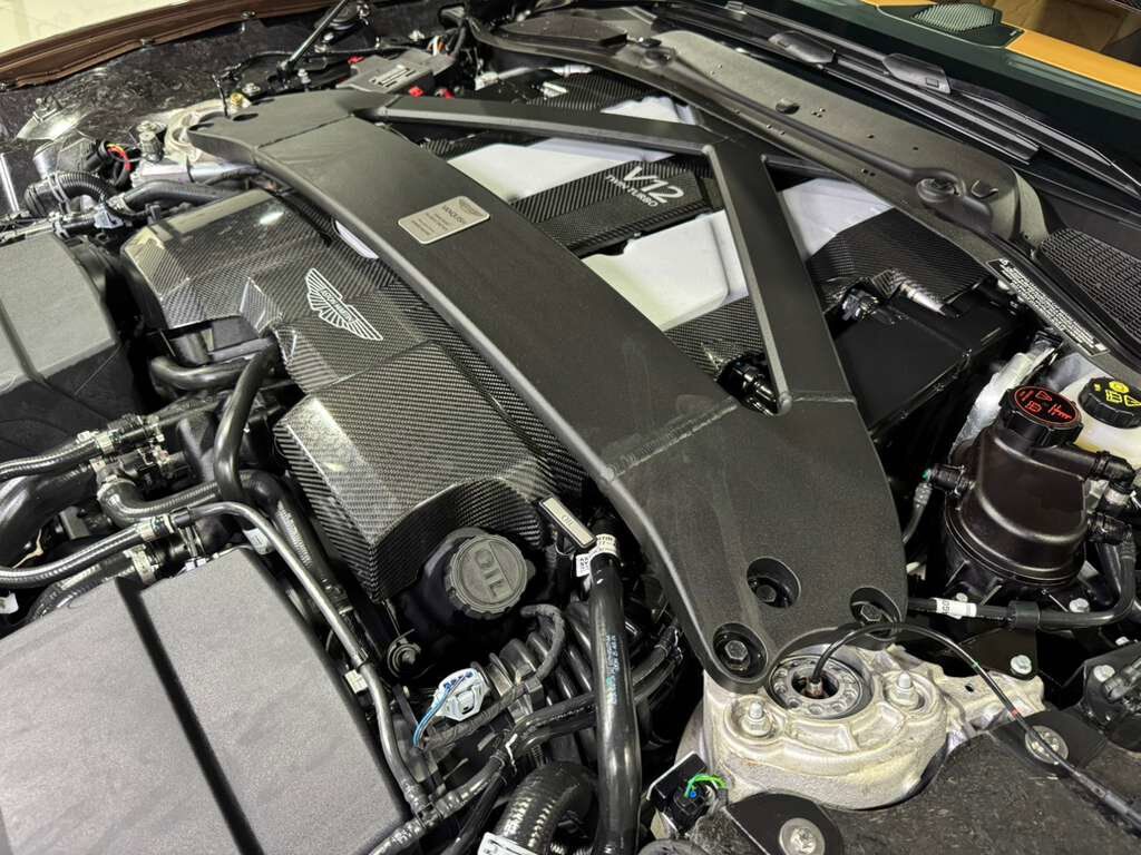 2025 Aston Martin Vanquish Apple CarPlay Ultra, Magneto Bronze paint,Bowers & Wilkins audio,360 cam,carbon galore & MUCH MORE!! Fort Lauderdale FL