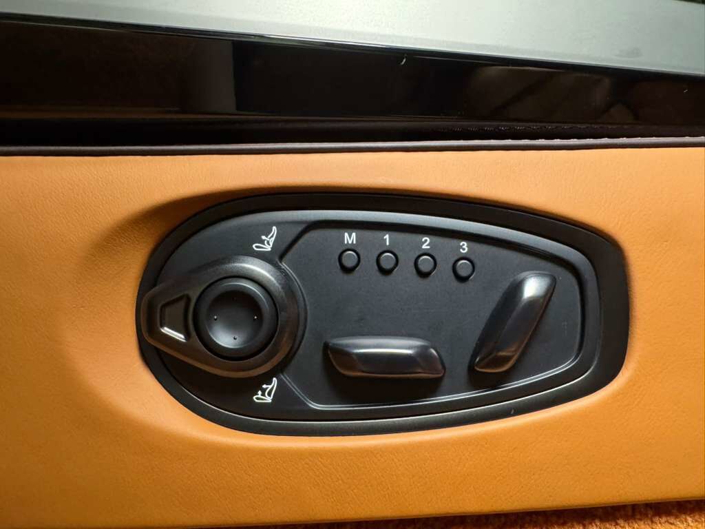 2025 Aston Martin Vanquish Apple CarPlay Ultra, Magneto Bronze paint,Bowers & Wilkins audio,360 cam,carbon galore & MUCH MORE!! Fort Lauderdale FL