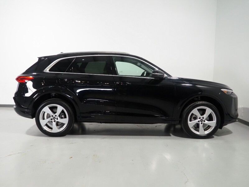 2025 Audi Q5 Premium Plus 2.0 TFSI Quattro *HEADS-UP DISPLAY, NAVIGATION, VIRTUAL COCKPIT, ADAPTIVE CRUISE, SAFETY ALERTS, 360 VIEW CAMERAS, PANORAMA MOONROOF, LEATHER, HEATED SEATS/STEERING, 20 INCH WHEELS, BANG & OLUFSEN, WIRELESS CHARGING, ANDROID & APPLE Round Rock TX