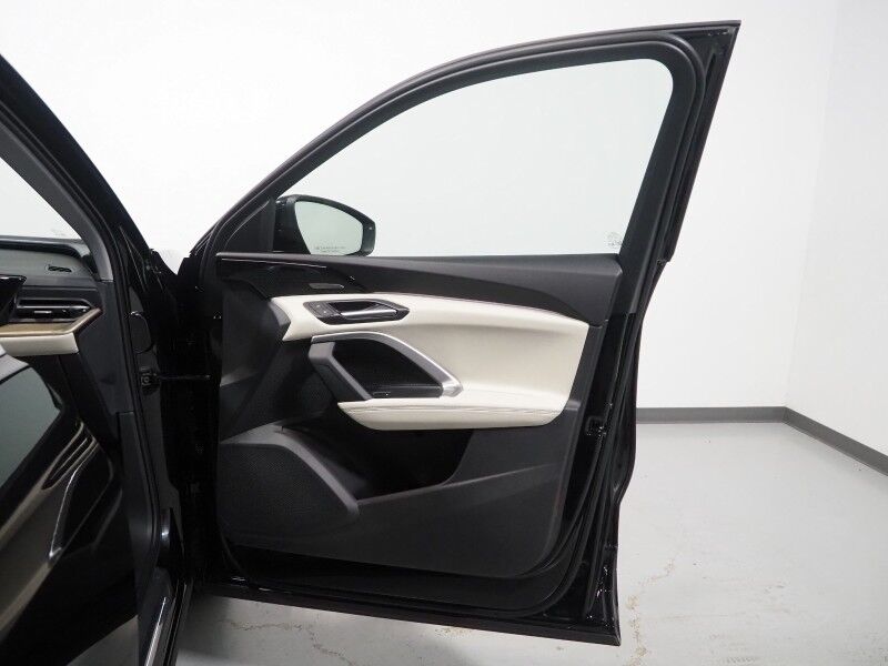 2025 Audi Q5 Premium Plus 2.0 TFSI Quattro *HEADS-UP DISPLAY, NAVIGATION, VIRTUAL COCKPIT, ADAPTIVE CRUISE, SAFETY ALERTS, 360 VIEW CAMERAS, PANORAMA MOONROOF, LEATHER, HEATED SEATS/STEERING, 20 INCH WHEELS, BANG & OLUFSEN, WIRELESS CHARGING, ANDROID & APPLE Round Rock TX