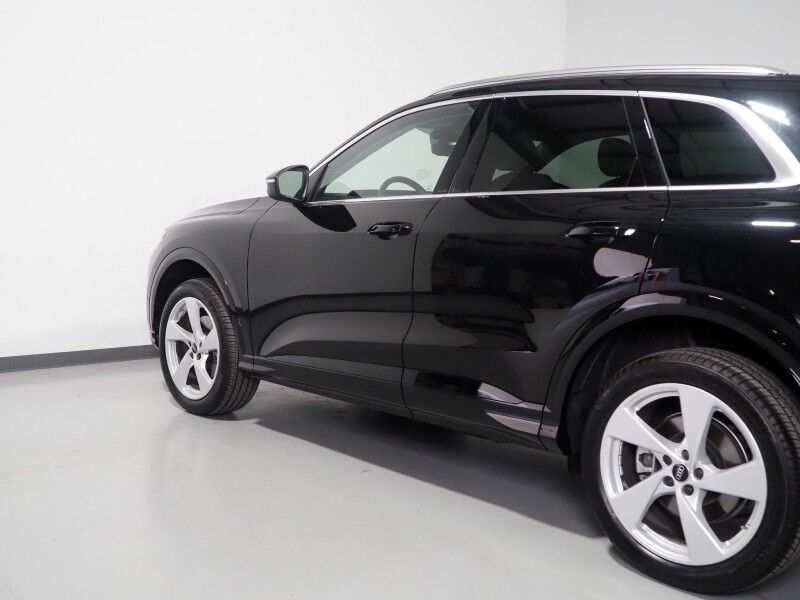 2025 Audi Q5 Premium Plus 2.0 TFSI Quattro *HEADS-UP DISPLAY, NAVIGATION, VIRTUAL COCKPIT, ADAPTIVE CRUISE, SAFETY ALERTS, 360 VIEW CAMERAS, PANORAMA MOONROOF, LEATHER, HEATED SEATS/STEERING, 20 INCH WHEELS, BANG & OLUFSEN, WIRELESS CHARGING, ANDROID & APPLE Round Rock TX