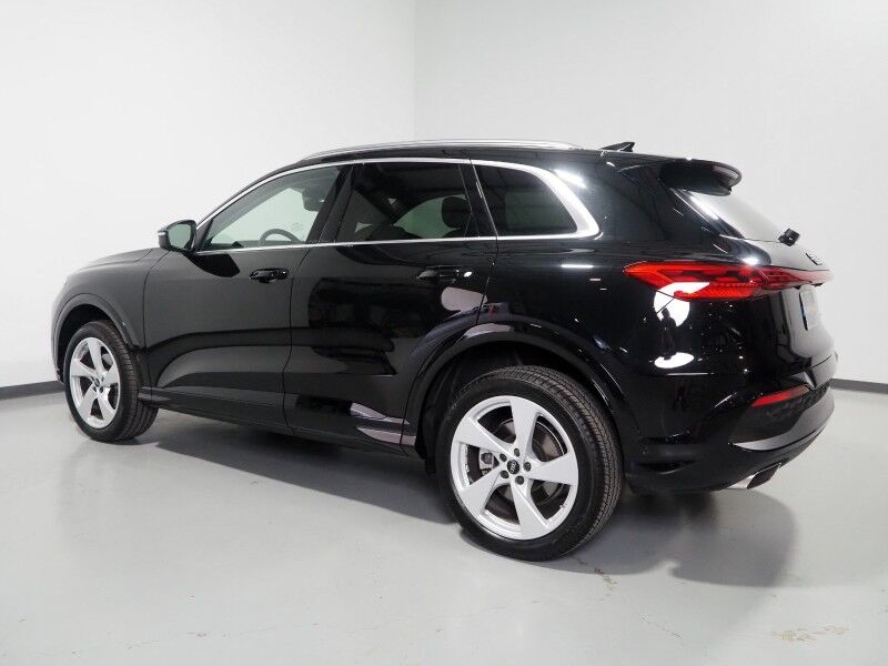 2025 Audi Q5 Premium Plus 2.0 TFSI Quattro *HEADS-UP DISPLAY, NAVIGATION, VIRTUAL COCKPIT, ADAPTIVE CRUISE, SAFETY ALERTS, 360 VIEW CAMERAS, PANORAMA MOONROOF, LEATHER, HEATED SEATS/STEERING, 20 INCH WHEELS, BANG & OLUFSEN, WIRELESS CHARGING, ANDROID & APPLE Round Rock TX