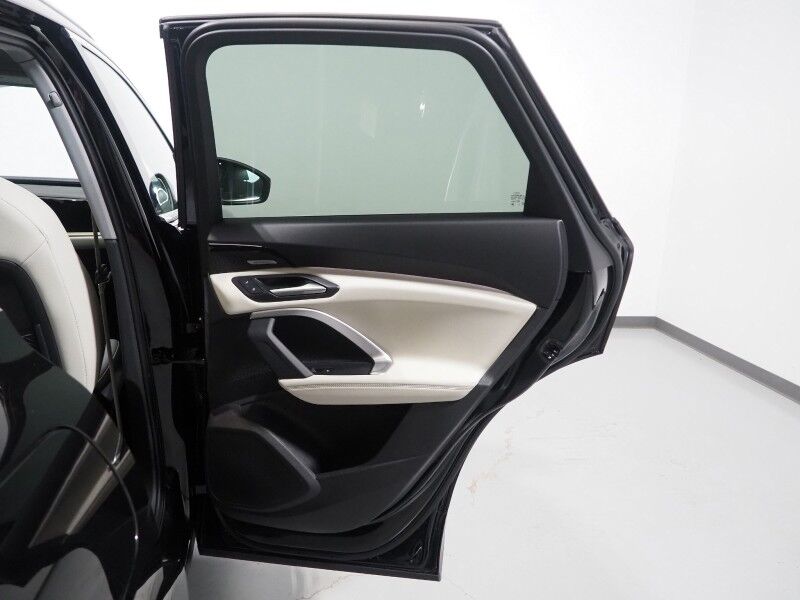 2025 Audi Q5 Premium Plus 2.0 TFSI Quattro *HEADS-UP DISPLAY, NAVIGATION, VIRTUAL COCKPIT, ADAPTIVE CRUISE, SAFETY ALERTS, 360 VIEW CAMERAS, PANORAMA MOONROOF, LEATHER, HEATED SEATS/STEERING, 20 INCH WHEELS, BANG & OLUFSEN, WIRELESS CHARGING, ANDROID & APPLE Round Rock TX