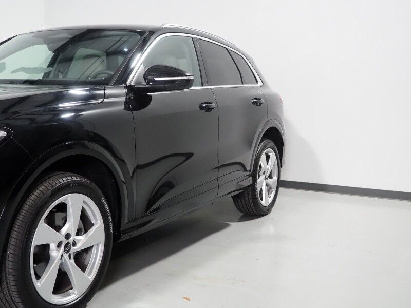 2025 Audi Q5 Premium Plus 2.0 TFSI Quattro *HEADS-UP DISPLAY, NAVIGATION, VIRTUAL COCKPIT, ADAPTIVE CRUISE, SAFETY ALERTS, 360 VIEW CAMERAS, PANORAMA MOONROOF, LEATHER, HEATED SEATS/STEERING, 20 INCH WHEELS, BANG & OLUFSEN, WIRELESS CHARGING, ANDROID & APPLE Round Rock TX
