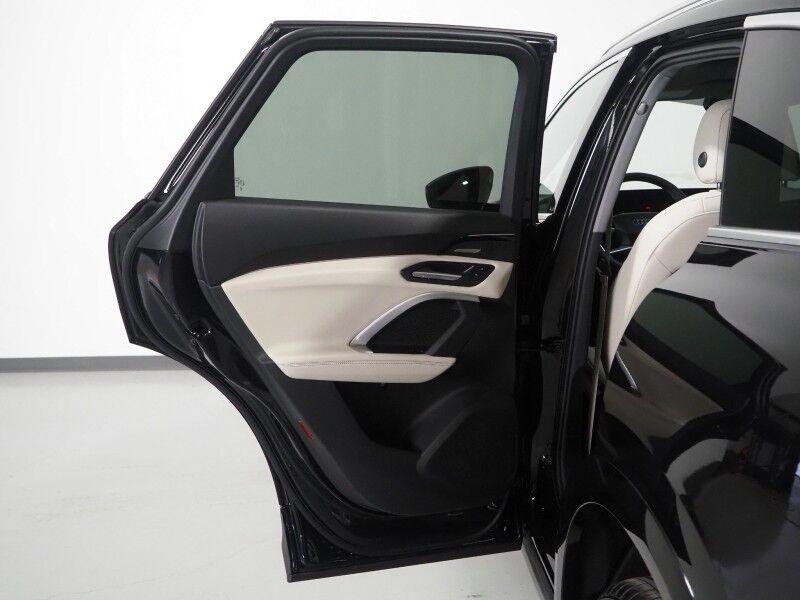 2025 Audi Q5 Premium Plus 2.0 TFSI Quattro *HEADS-UP DISPLAY, NAVIGATION, VIRTUAL COCKPIT, ADAPTIVE CRUISE, SAFETY ALERTS, 360 VIEW CAMERAS, PANORAMA MOONROOF, LEATHER, HEATED SEATS/STEERING, 20 INCH WHEELS, BANG & OLUFSEN, WIRELESS CHARGING, ANDROID & APPLE Round Rock TX