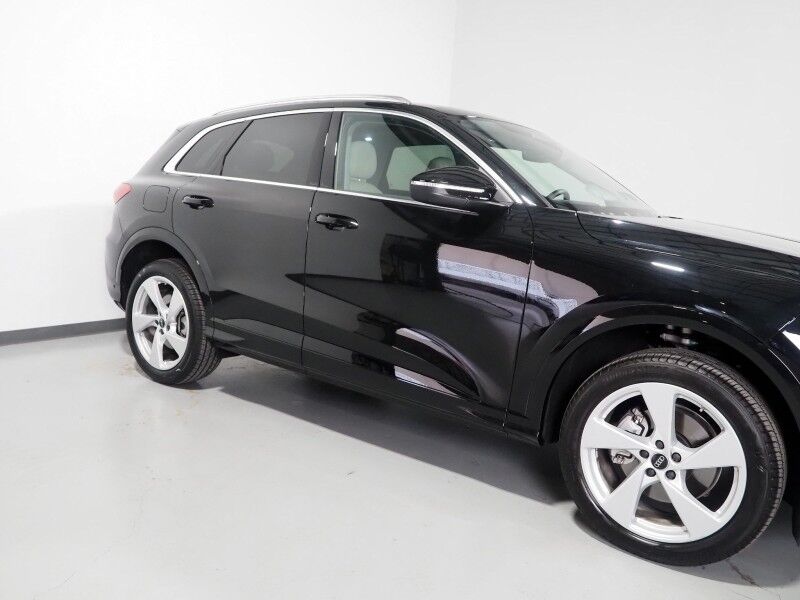2025 Audi Q5 Premium Plus 2.0 TFSI Quattro *HEADS-UP DISPLAY, NAVIGATION, VIRTUAL COCKPIT, ADAPTIVE CRUISE, SAFETY ALERTS, 360 VIEW CAMERAS, PANORAMA MOONROOF, LEATHER, HEATED SEATS/STEERING, 20 INCH WHEELS, BANG & OLUFSEN, WIRELESS CHARGING, ANDROID & APPLE Round Rock TX