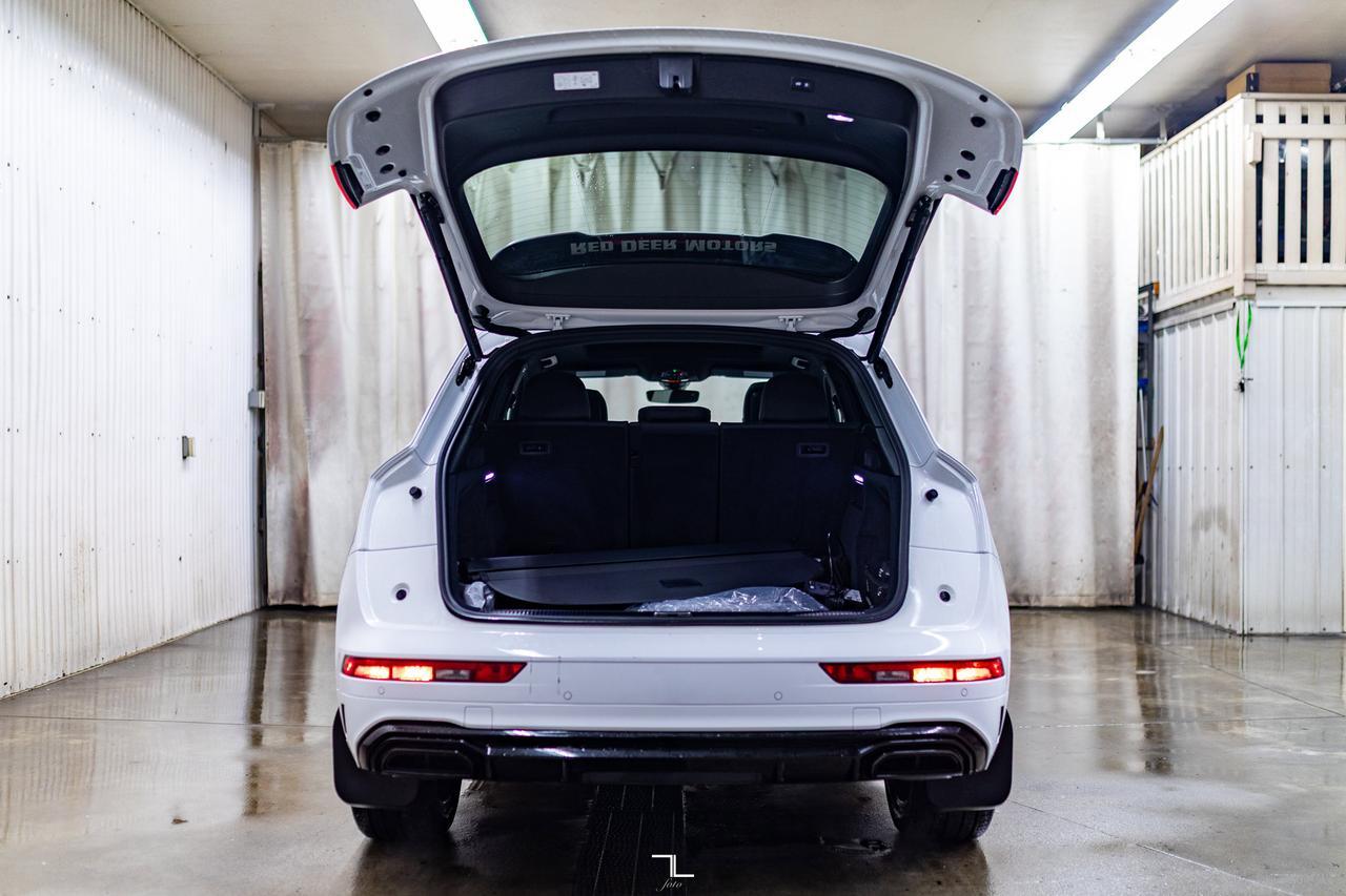 2025 Audi Q5 Quattro Progressiv S-Line Black Optics Leather Roof Nav Red Deer AB