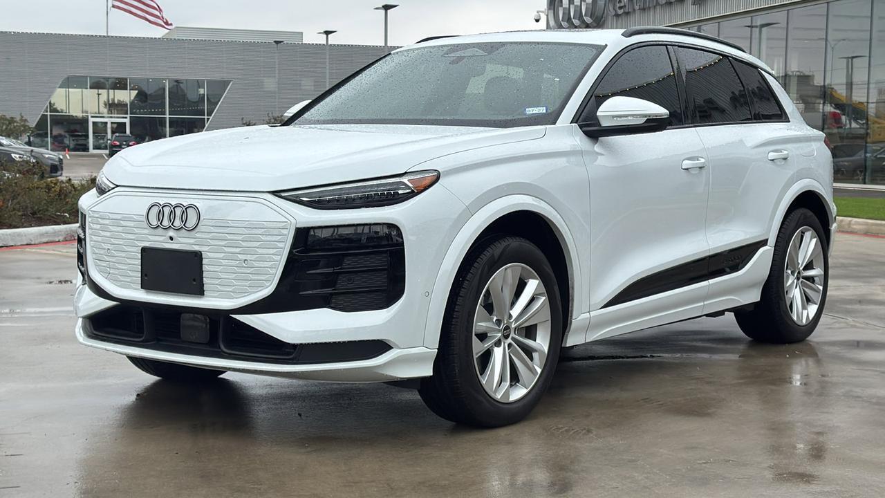 2025 Audi Q6 e-tron Premium Plus