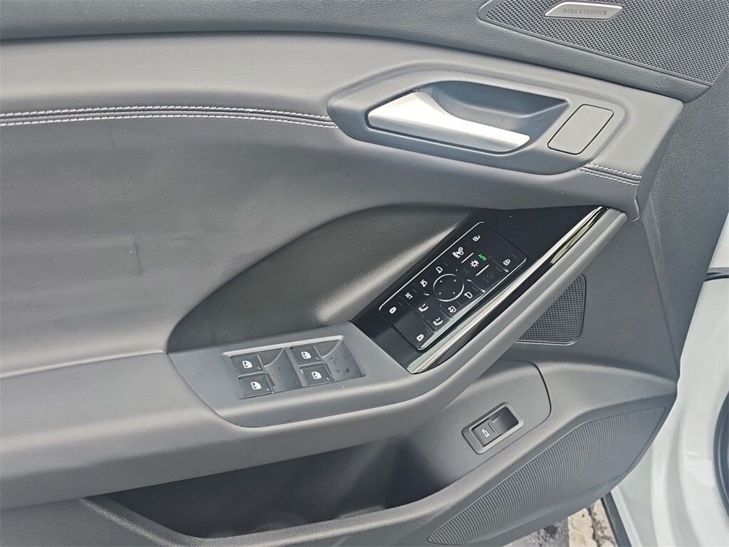 2025 Audi Q6 e-tron Premium Plus