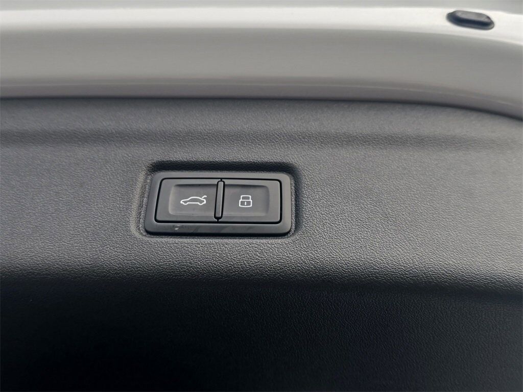 2025 Audi Q6 e-tron Premium Plus