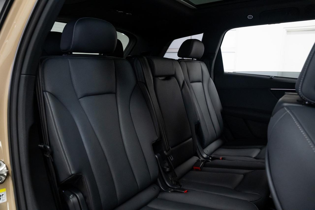 2025 Audi Q7 55 Premium Plus 1 Owner Black Optic Package Executive Package Portland OR