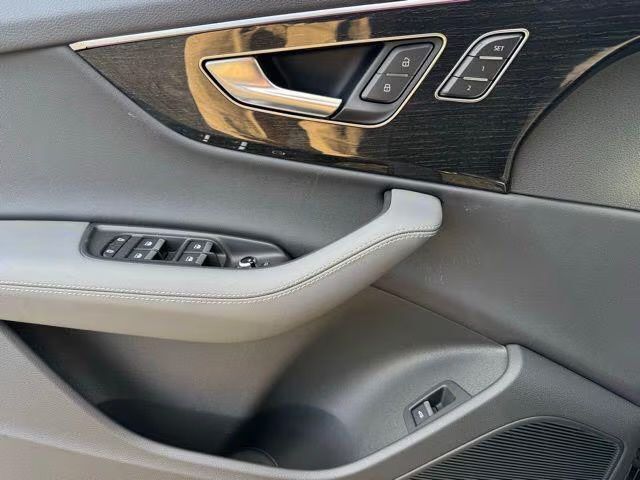 2025 Audi Q7 55 Prestige Orange MA