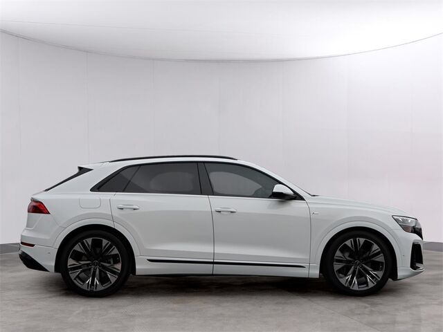 2025 Audi Q8 55 Premium Plus Oshkosh WI